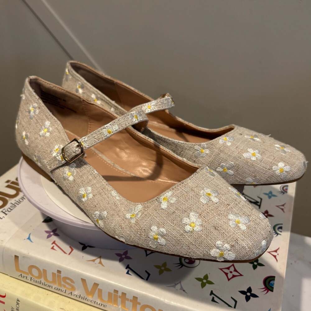 Steve Madden Linen Daisy Embroidered Mary Jane Flats Womens 8.5 Beige Square Toe